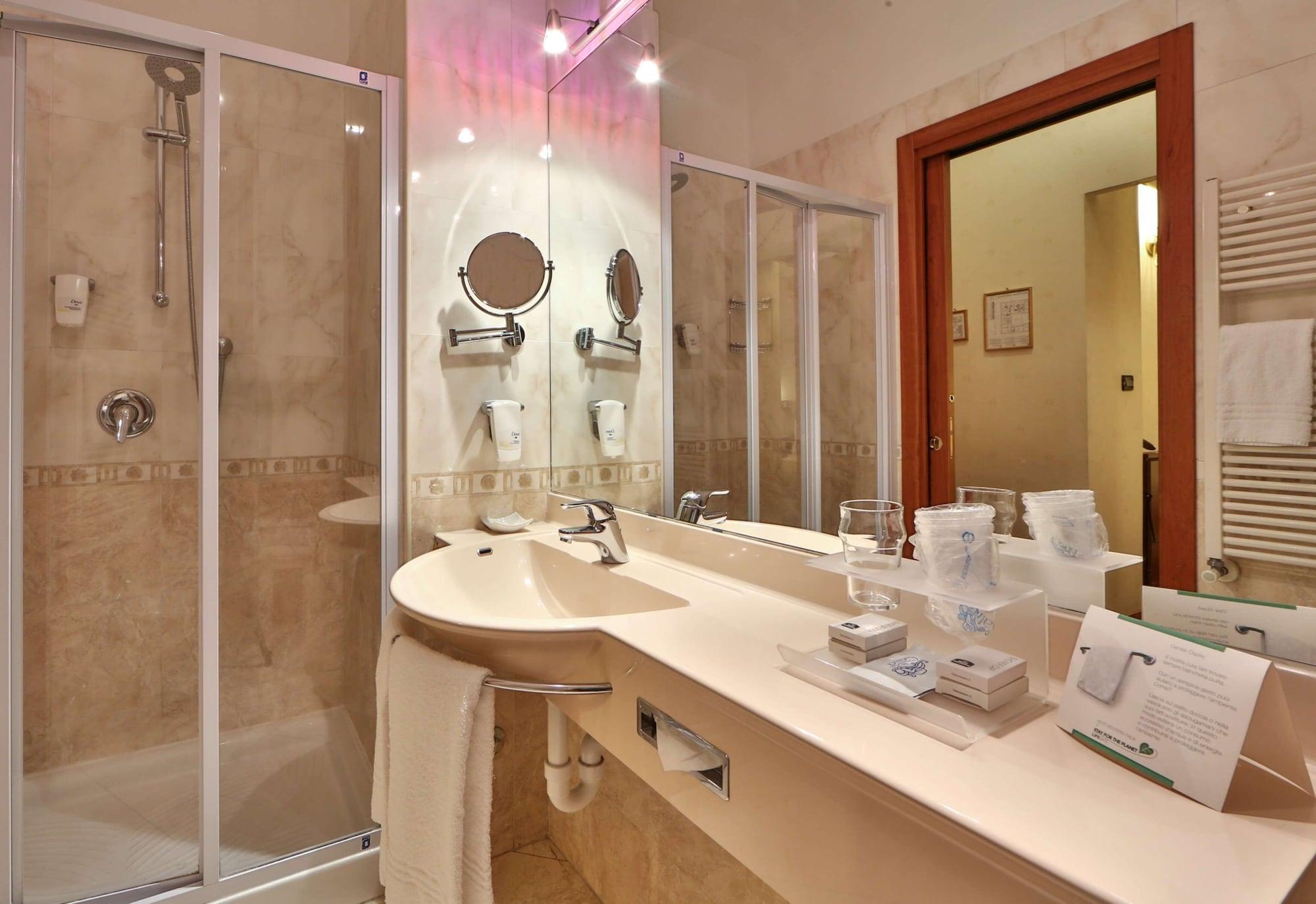 Western Genova Hotel 4*